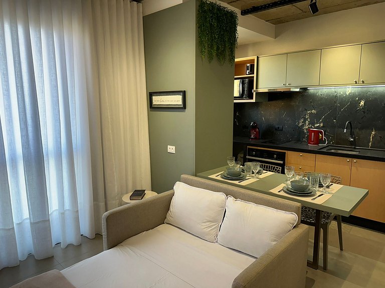 Studio 1402 com sacada, garagem e A/C