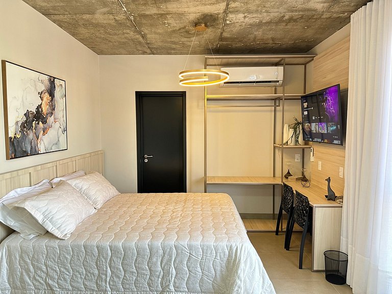 Studio 1502 com sacada, garagem e A/C