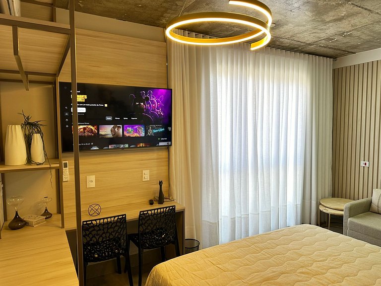 Studio 1502 com sacada, garagem e A/C
