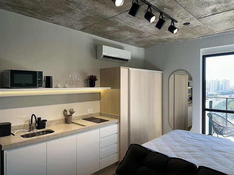 Studio 1301 com sacada, garagem e A/C