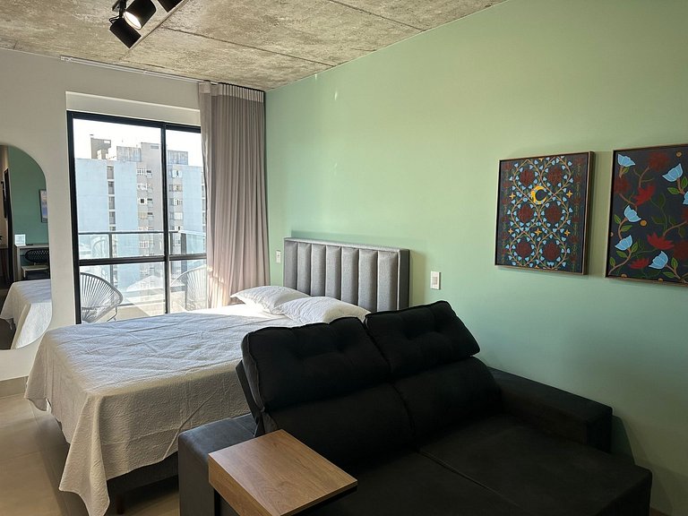 Studio 1301 com sacada, garagem e A/C