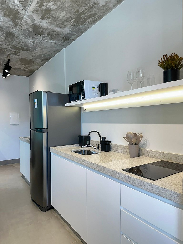 Studio 1301 com sacada, garagem e A/C