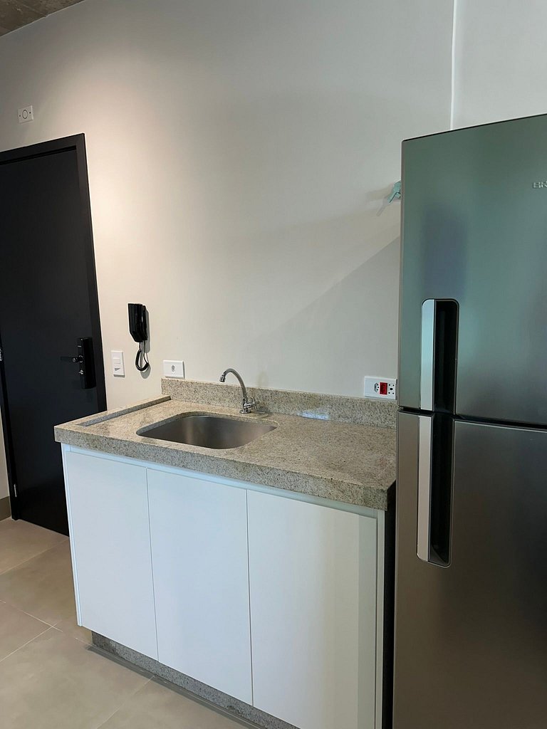 Studio 1301 com sacada, garagem e A/C