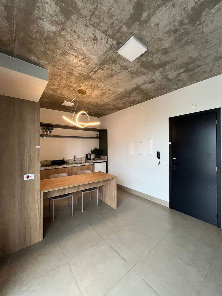 Studio 802 com sacada, garagem e A/C