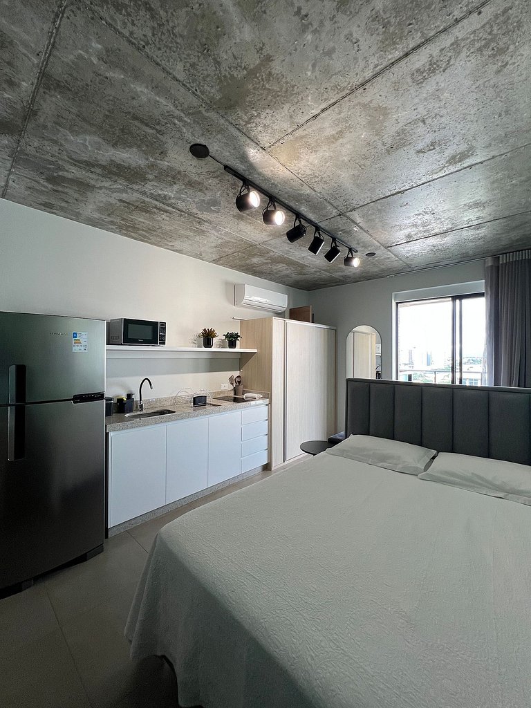 Studio 1301 com sacada, garagem e A/C
