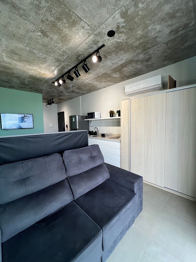 Studio 1301 com sacada, garagem e A/C