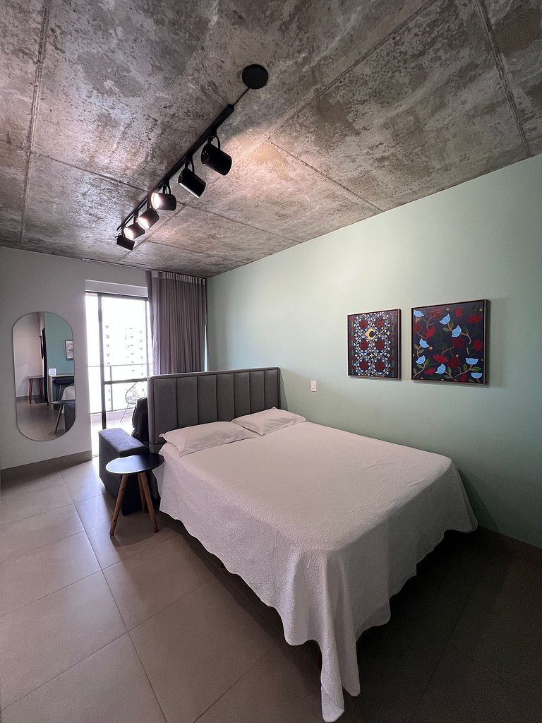 Studio 1301 com sacada, garagem e A/C