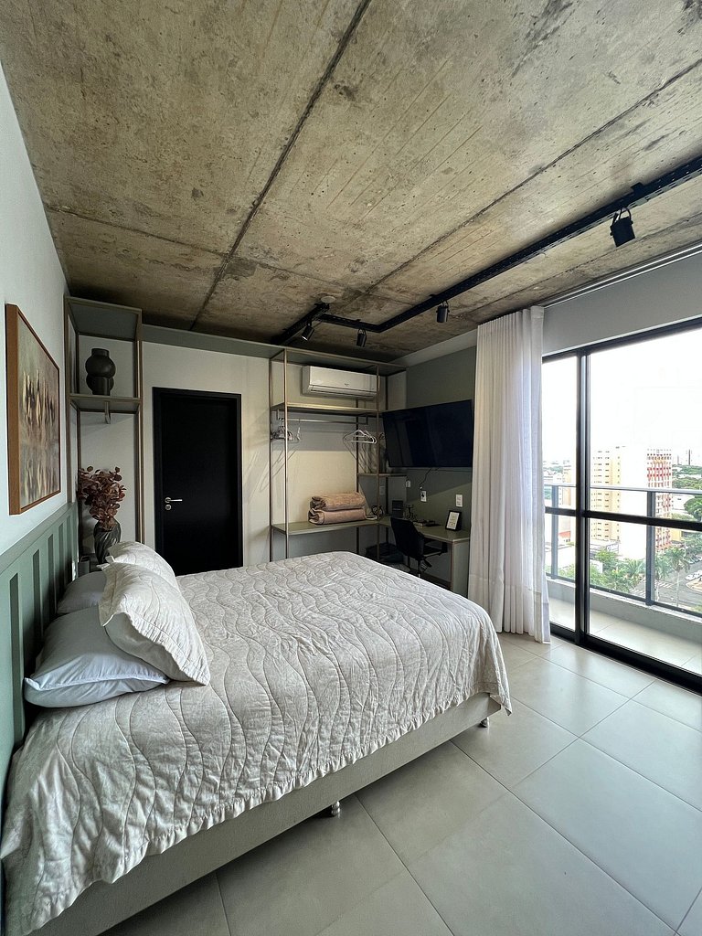 Studio 1402 com sacada, garagem e A/C