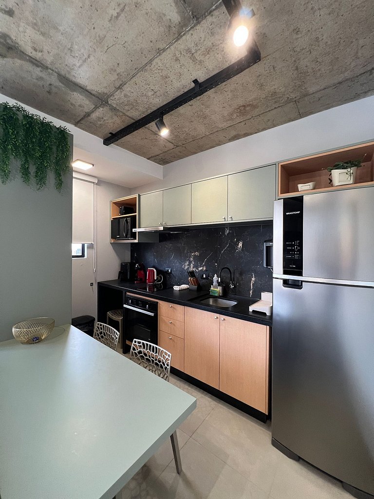 Studio 1402 com sacada, garagem e A/C