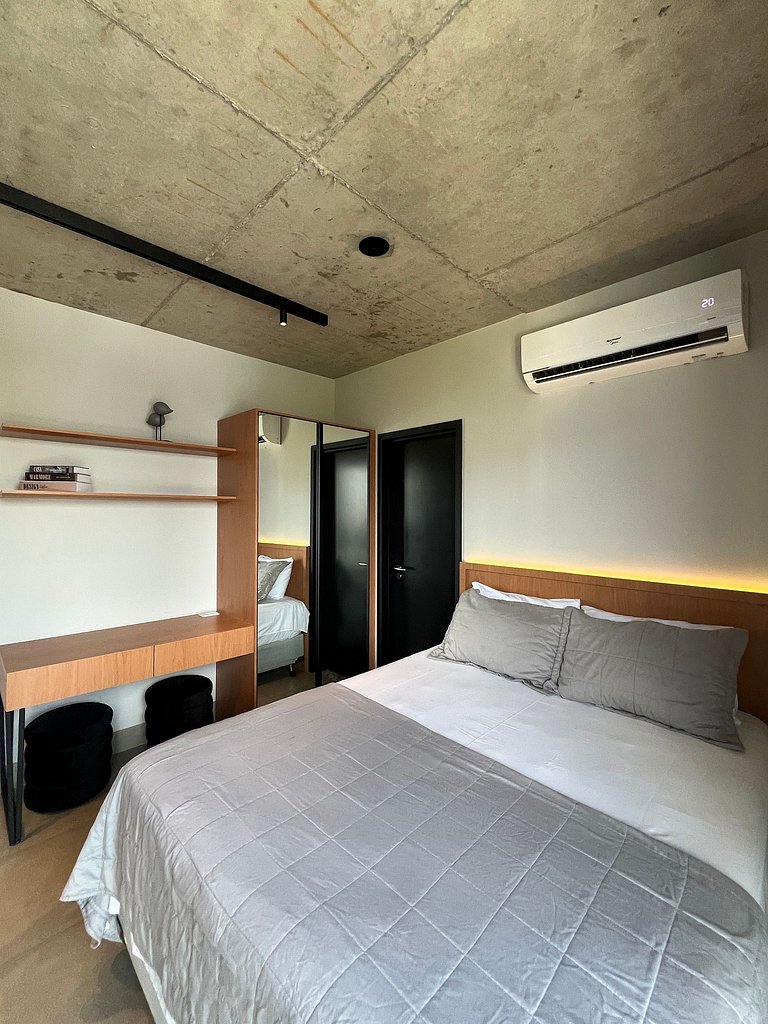 Studio Central com garagem 1002CP