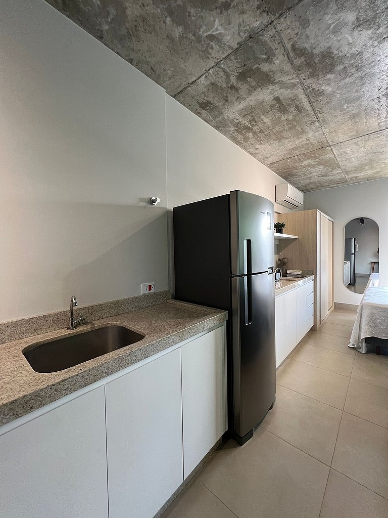 Studio 1301 com sacada, garagem e A/C