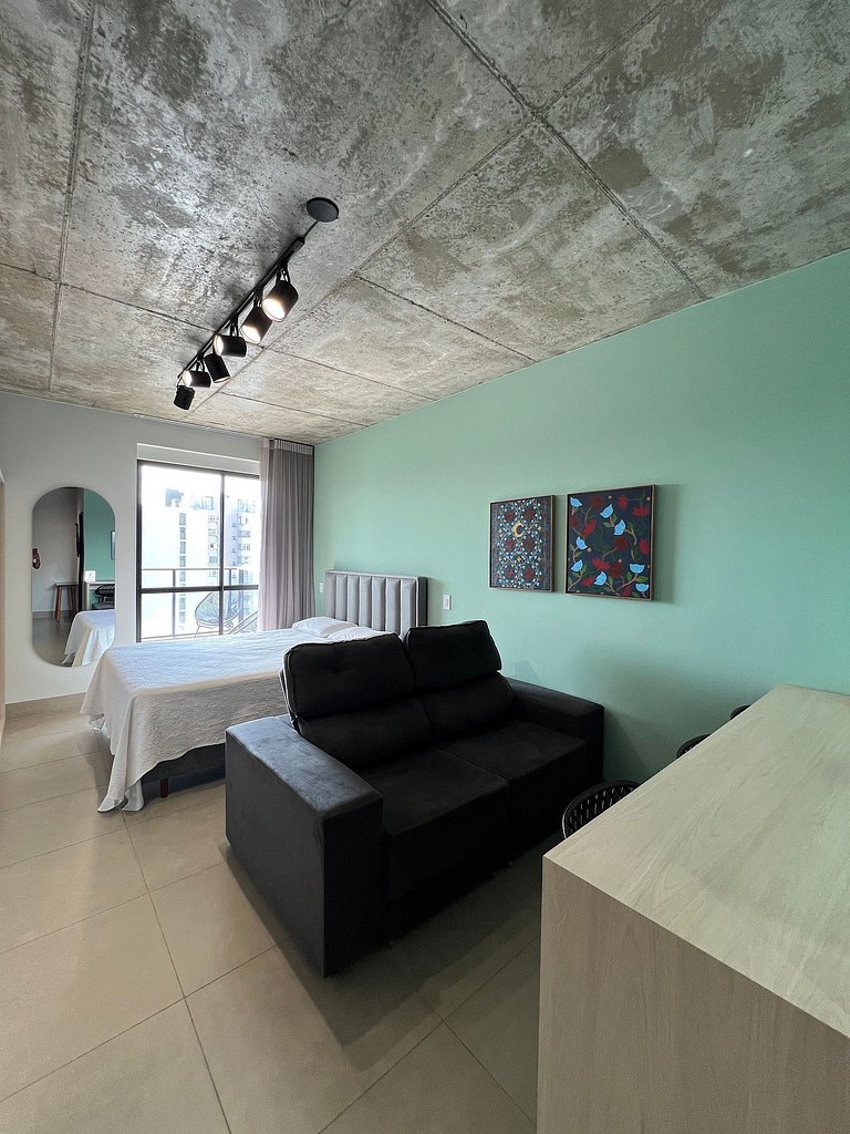 Studio 1301 com sacada, garagem e A/C