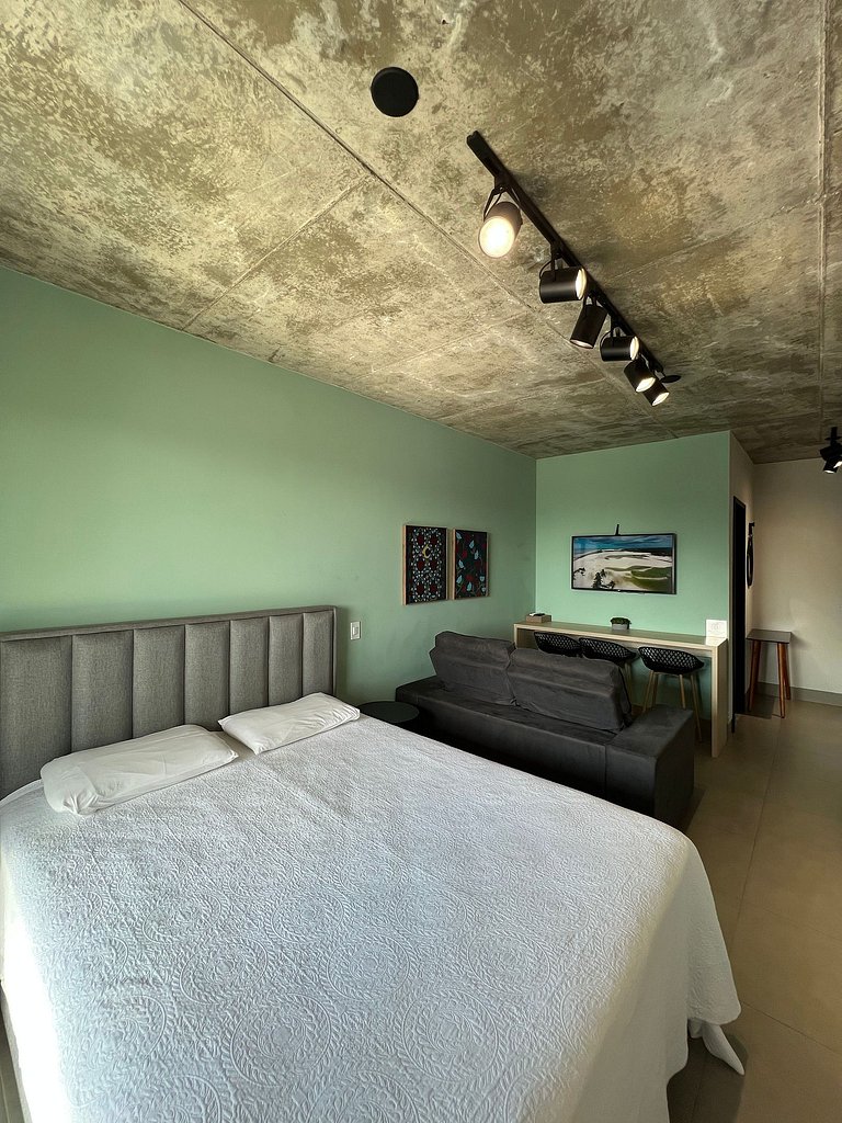 Studio 1301 com sacada, garagem e A/C