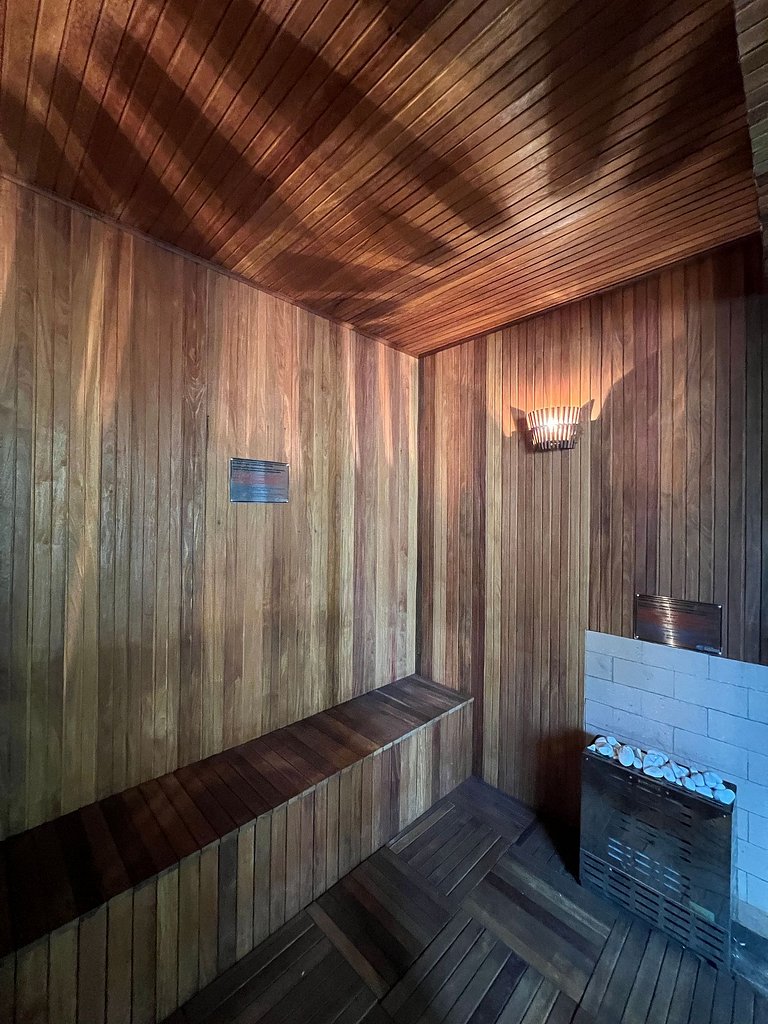 Studio 1402 com sacada, garagem e A/C