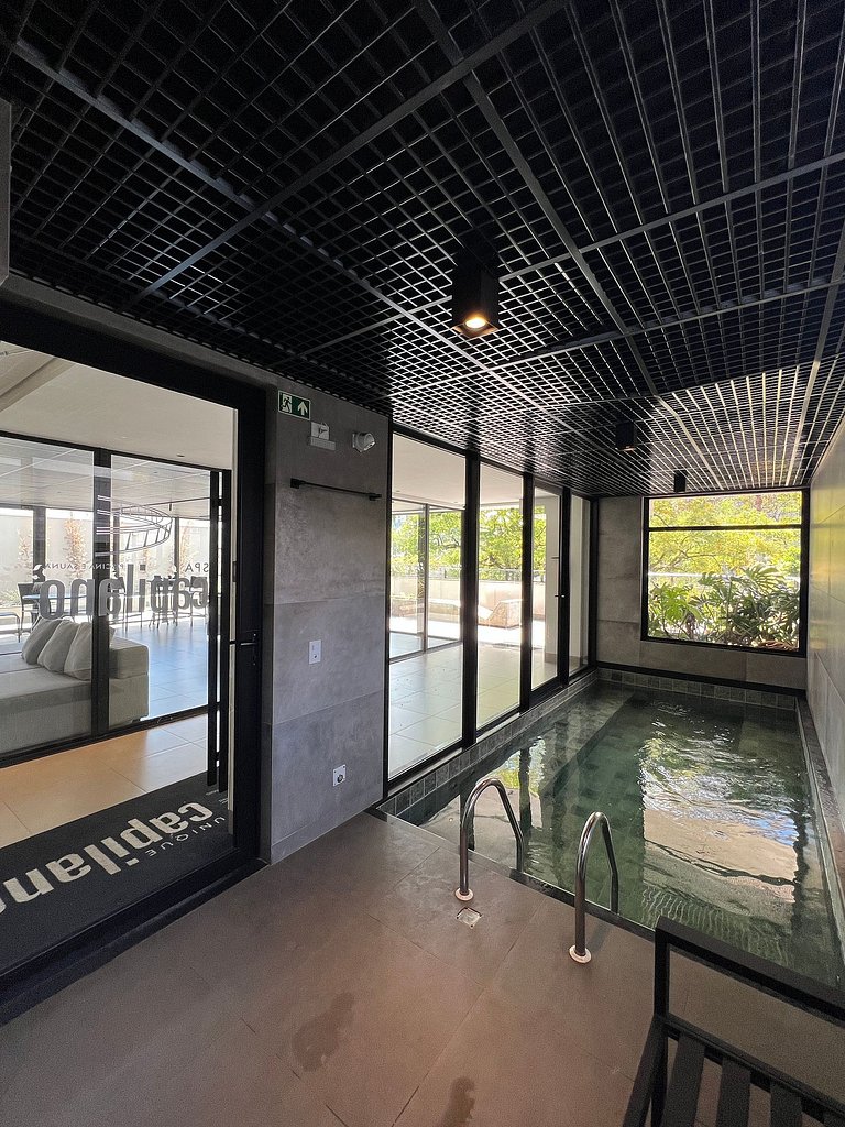 Studio 1402 com sacada, garagem e A/C