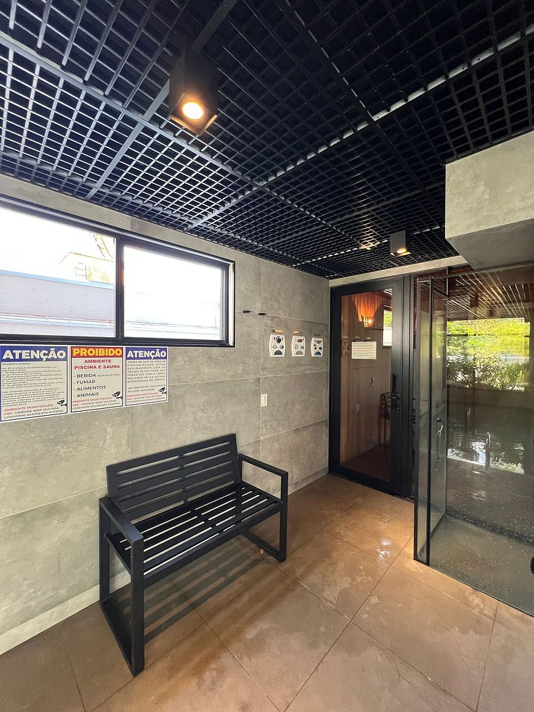 Studio 1402 com sacada, garagem e A/C