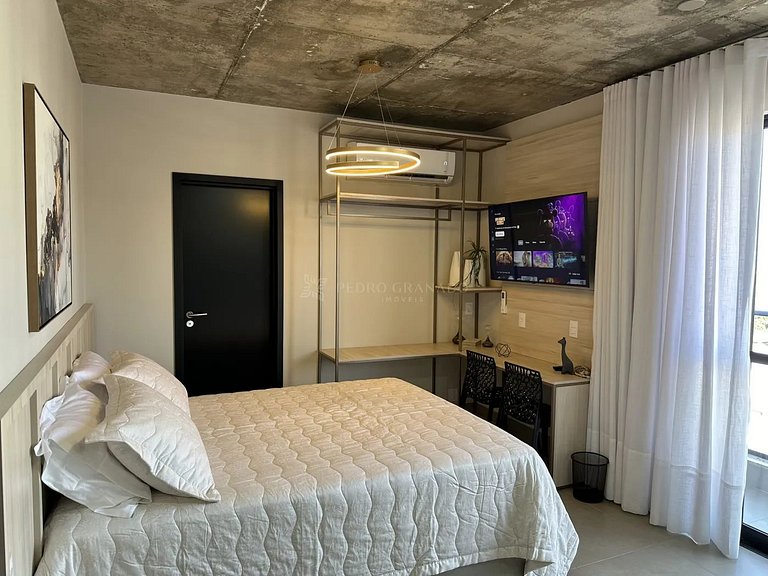 Studio 1502 com sacada, garagem e A/C