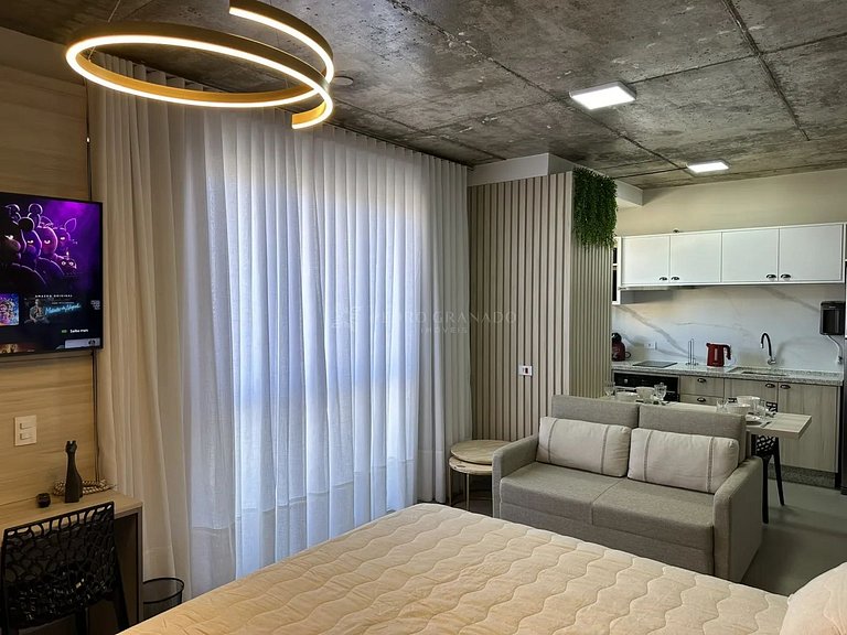 Studio 1502 com sacada, garagem e A/C