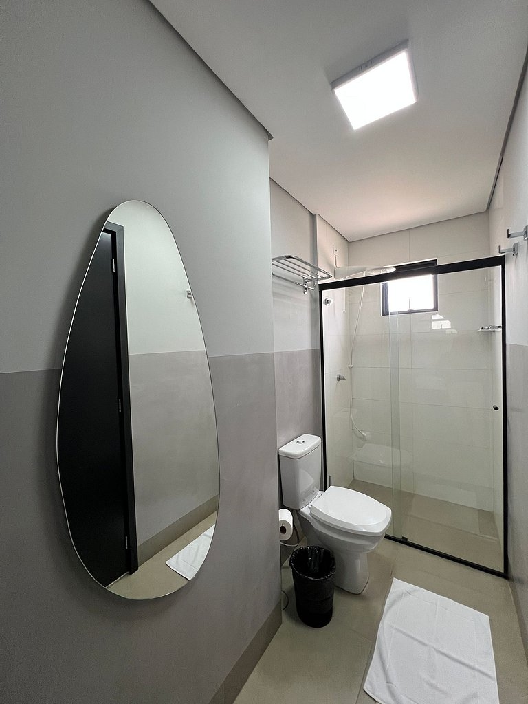 Studio 1402 com sacada, garagem e A/C