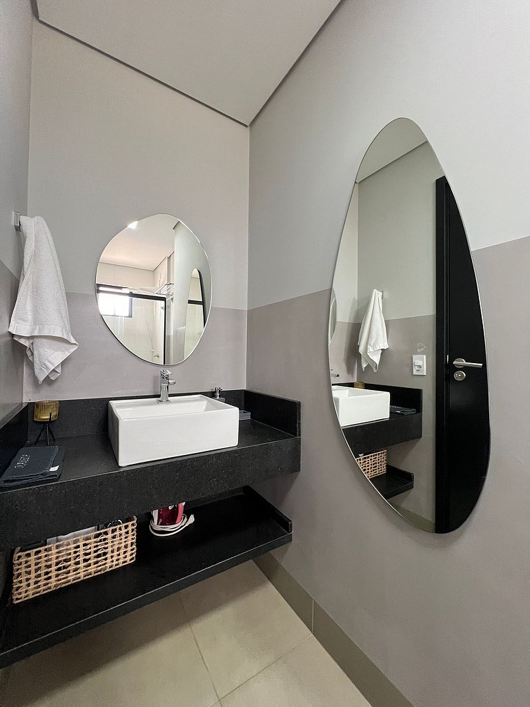 Studio 1402 com sacada, garagem e A/C