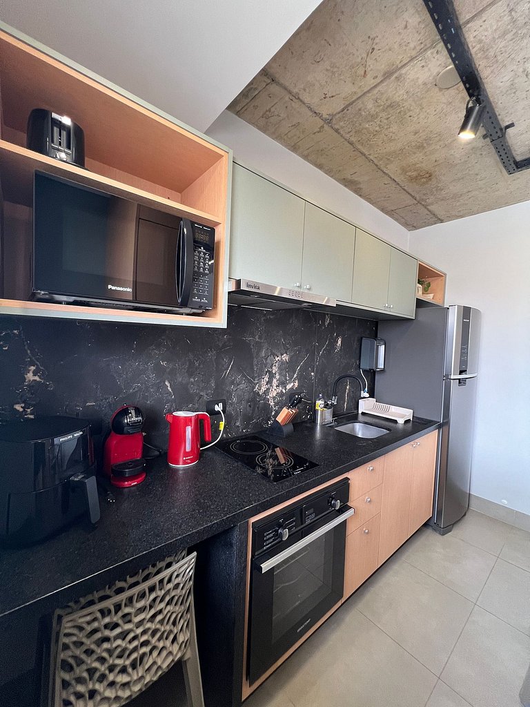 Studio 1402 com sacada, garagem e A/C