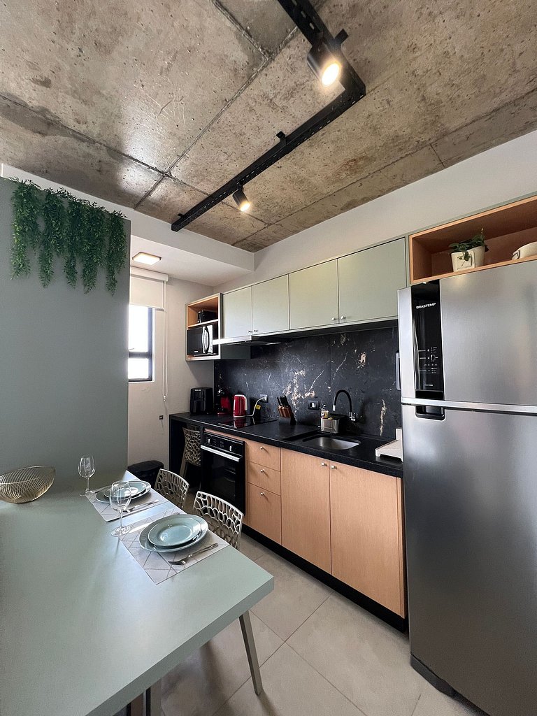 Studio 1402 com sacada, garagem e A/C