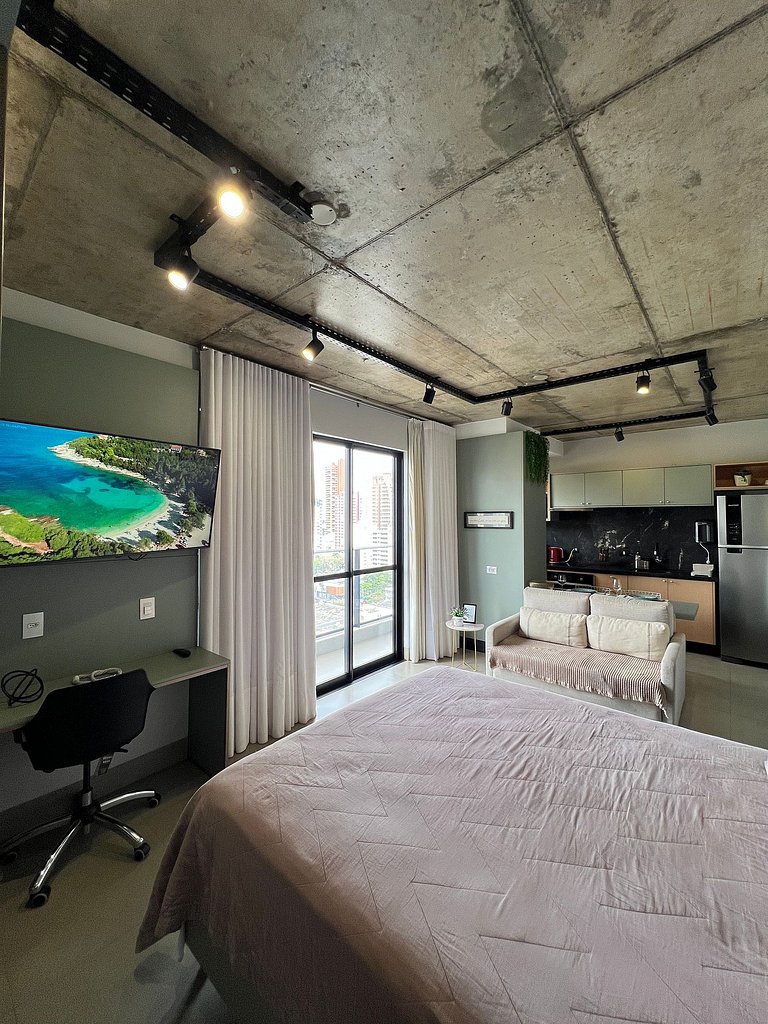 Studio 1402 com sacada, garagem e A/C
