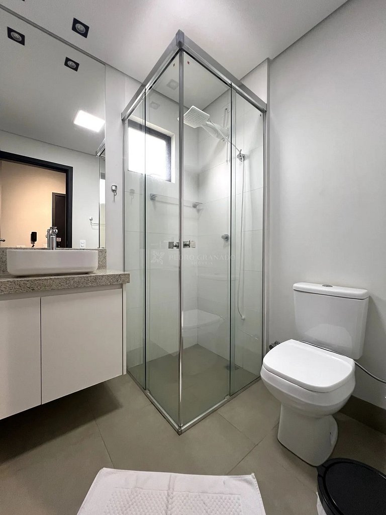 Studio 1301 com sacada, garagem e A/C