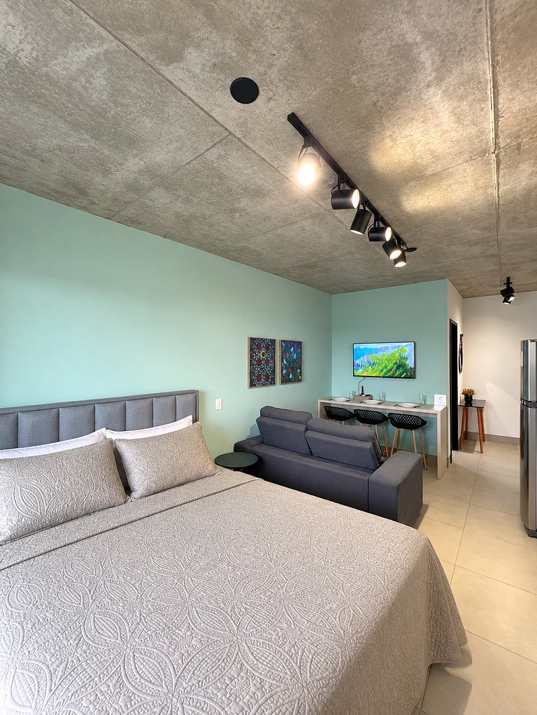 Studio 1301 com sacada, garagem e A/C