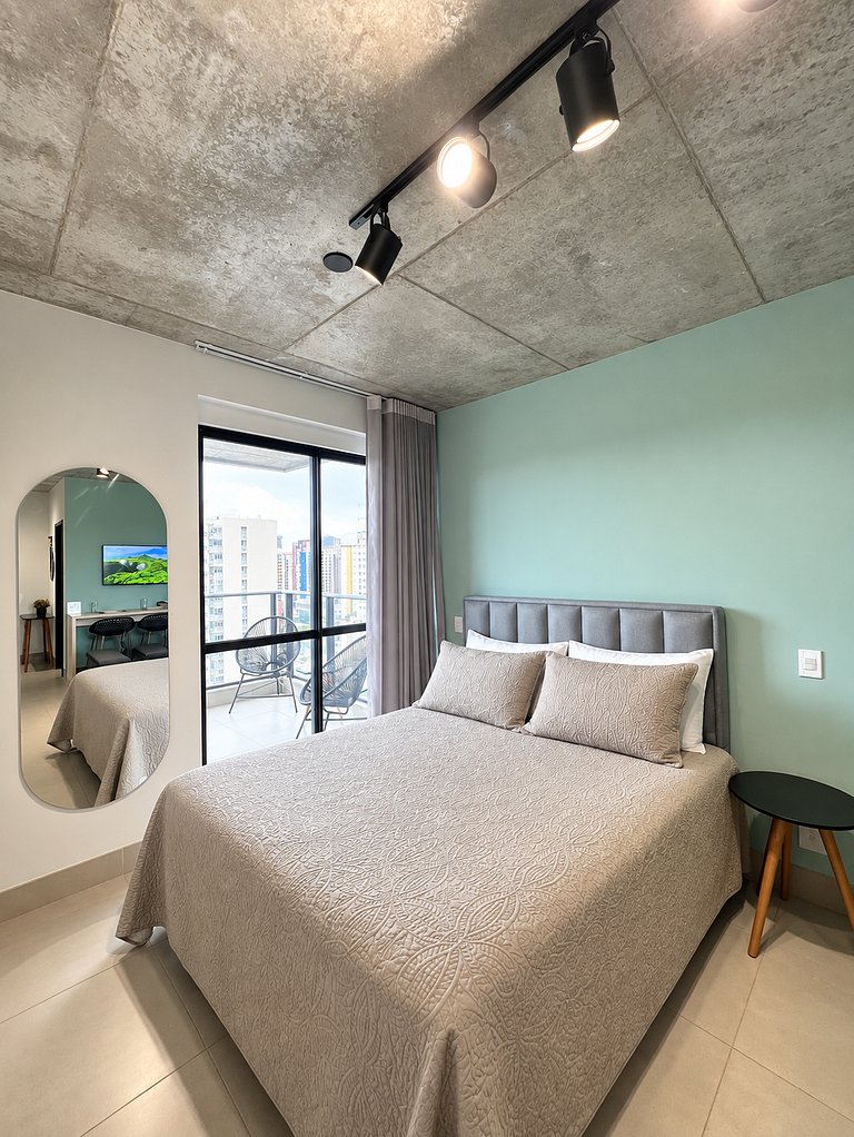 Studio 1301 com sacada, garagem e A/C